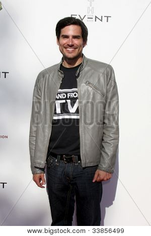 LOS ANGELES - 9 de JUN: Eddie Matos llegando a 