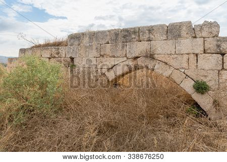 The Ruins Of The Crusader Fortress - Templar - Toron Des Chevaliers Of The 12th Century. Captured An