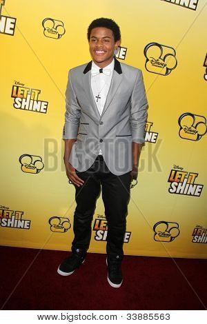 LOS ANGELES - JUN 5: Trevor Jackson przybywających na Premiere z Disney Channel. 