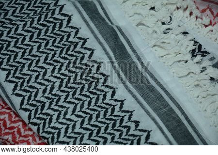 Traditional Tissue Black(red) And White Arabic Man's Head Scarf Shemagh (keffiyeh). Saudi Men's Nati