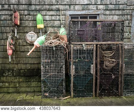Bernard, Me - Usa - Oct.15,2021: Horitzonal View Of A Shingled Workshop In A Dock Area, Flanked By L