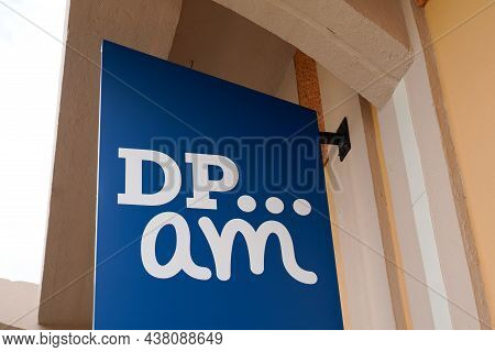 Bordeaux , Aquitaine France - 10 25 2021 : Dp...am Du Pareil Au Même Red Sign Text And Brand Logo Fr