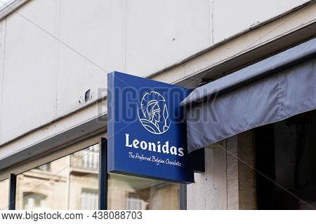 Bordeaux , Aquitaine France - 10 25 2021 : Leonidas Logo Text Sign Of Belgian Chocolates Shop Brand 