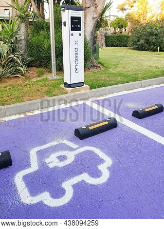 Jerez De La Frontera, Andalusia, Spain. 7 July 2021. Charging Point For Electric Vehicles Of The End