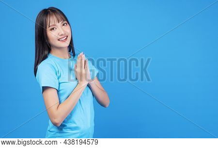 Lifestyle Thai Girl Concept. Confident Active Young Woman With Black Long Hair Wear Casual Holding O