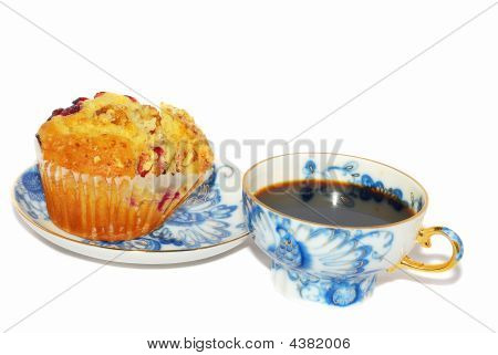 Sininen kuppi ja muffinssi.
