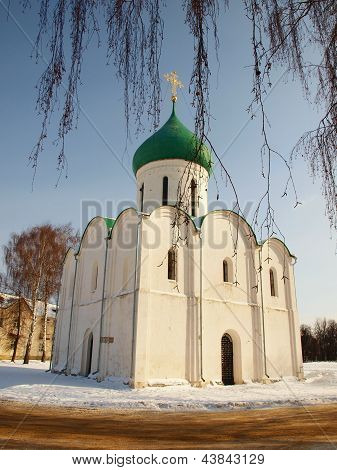 รัสเซียดั้งเดิม วิหาร Transfiguration Pereslavl-Zalessky (XII ศตวรรษ)