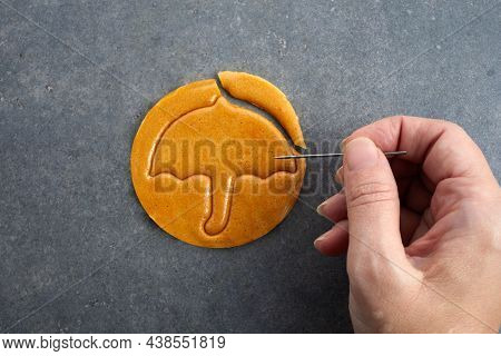 Korean Dalgona Honeycomb Sugar Cookie With Umbrella Shape To Play New Trend Candy Challenge