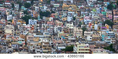 Kleurrijke gebouwen in de stad Vijayawada in India