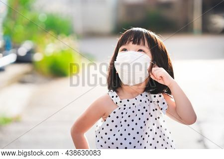 Little Girl Was Thinking Of A Solution To The Problem Of Clothes Getting Stuck On Wires When The Kid