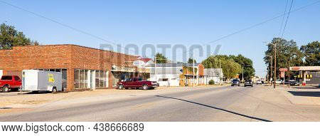 Kennett, Missouri, Usa - October 18, 2021: The Old Business District Along St Francis Street