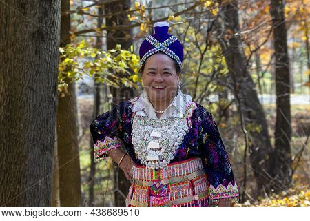 Manitowoc, Wi Usa 11 05 2021: Ladies In National, Colorful, Beautifully Decorated Celebratory Costum