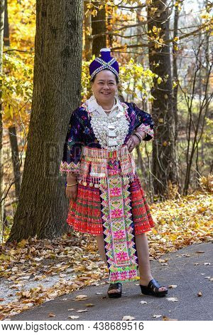 Manitowoc, Wi Usa 11 05 2021: Ladies In National, Colorful, Beautifully Decorated Celebratory Costum