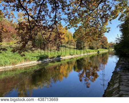 An Early Autumn Landscape Along The Glatt River And Its Embankment In The City Of Zürich (zuerich Or