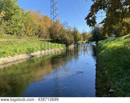 An Early Autumn Landscape Along The Glatt River And Its Embankment In The City Of Zürich (zuerich Or