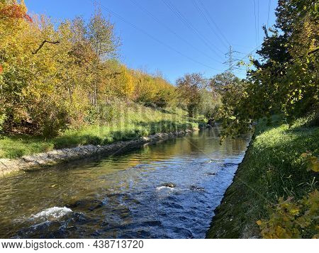 An Early Autumn Landscape Along The Glatt River And Its Embankment In The City Of Zürich (zuerich Or