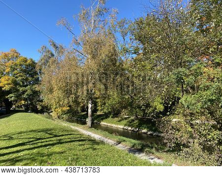 An Early Autumn Landscape Along The Glatt River And Its Embankment In The City Of Zürich (zuerich Or