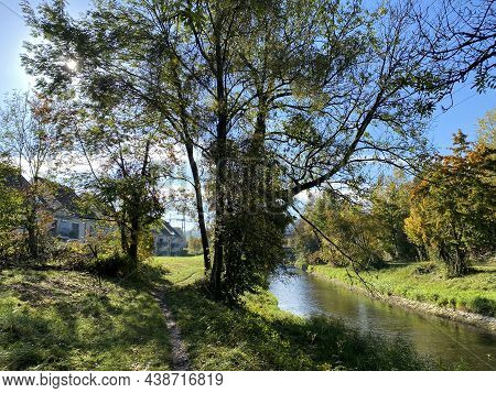 Recreational And Hiking Trails In Early Autumn Along The Glatt River And In The Zürich (zuerich Or Z