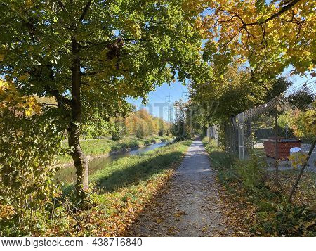 Recreational And Hiking Trails In Early Autumn Along The Glatt River And In The Zürich (zuerich Or Z