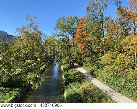 Recreational And Hiking Trails In Early Autumn Along The Glatt River And In The Zürich (zuerich Or Z