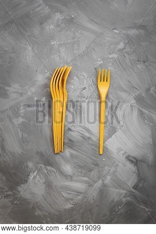 The Vertical Image Shows A Top View Of Cutlery Made Of Environmentally Friendly Materials