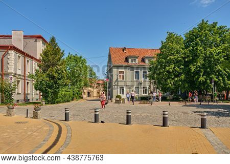 Zelenogradsk, Russia - Jun 02, 2021: Kurortny Prospekt In The Summer. Tourists Are Walking Along The