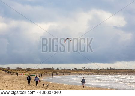Middleton, Rhode Island - October 31, 2021: Scenic View Of The Seashore And Residential Area In Midd