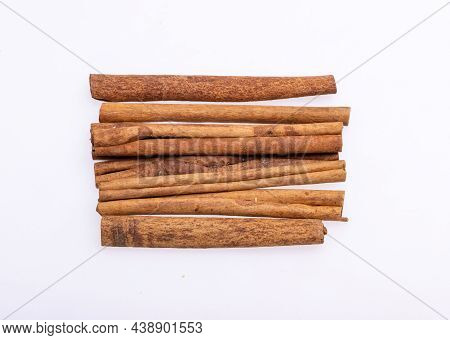 Cinnamon Sticks, Classic Spice From The Inner Bark Of Tropical Asian Trees, Flavorful And Aromatic F