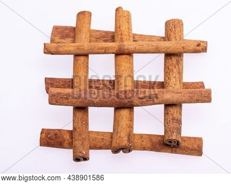 Cinnamon Sticks, Classic Spice From The Inner Bark Of Tropical Asian Trees, Flavorful And Aromatic F