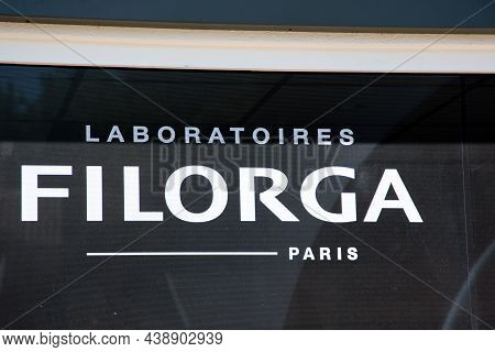 Bordeaux , Aquitaine France - 10 25 2021 : Filorga Laboratoires Logo Brand And Sign Text On Windows 