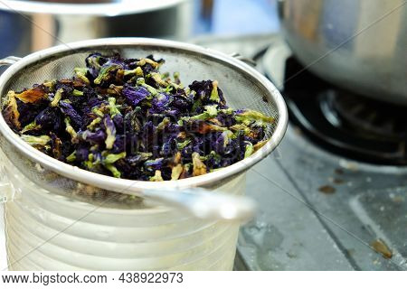 Dried Butterfly Pea, The Process Of Making Butterfly Pea Juice By The Traditional Thai Method.