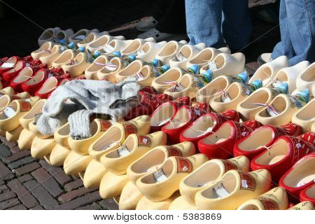 Clogs auf der traditionelle Käsemarkt in alkmaar