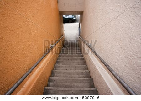 Lange Treppe zur Straße