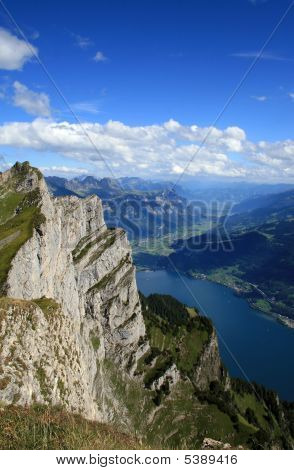 Wallensee vy från The Top av Leistkamm (schweizare Heidiland)