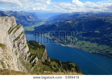 Wallensee vy från The Top av Leistkamm (schweizare Heidiland)