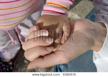 มือ