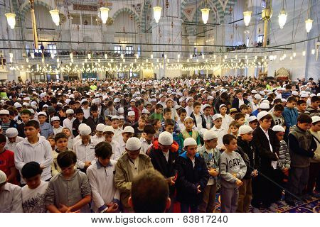 Fatih Mosque Ritual Of Worship Centered In Prayer, Istanbul, Turkey