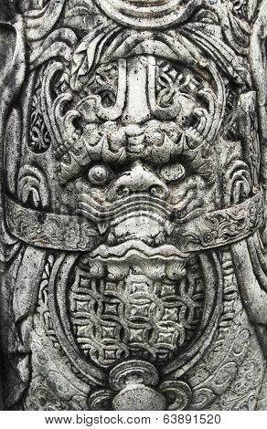 dragon carving decor at buddhism temple