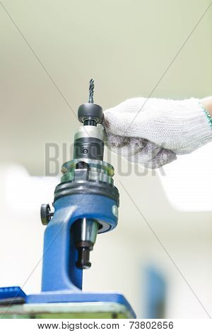 Operator Change End Mill