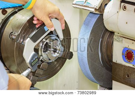 Setup And Measuring Grinding Part