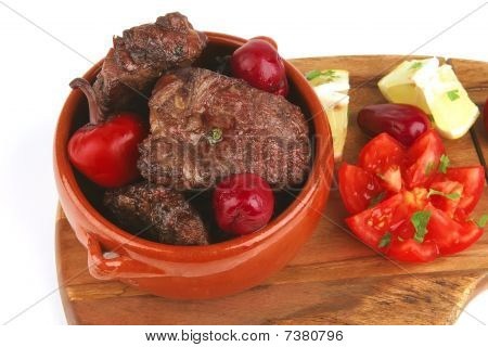 Carne de res en olla con verduras