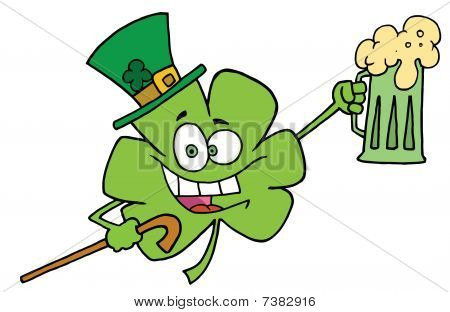 partying Clover Zeichen in ein grün hustet, Durchführung einer Cane und einen Becher Bier am St. patrick's day