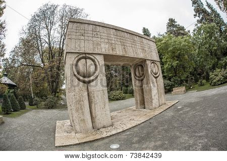 Constantin Brancusi's Kissing Gate