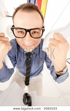 Sjovt billede af forretningsmand i Office