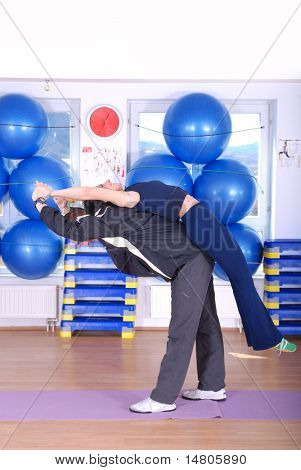 glückliches und gesundes paar workingout
