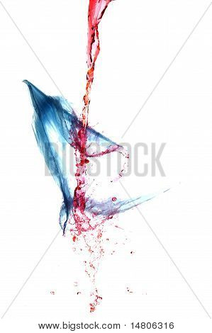 Schizzare acqua rossa su uccello