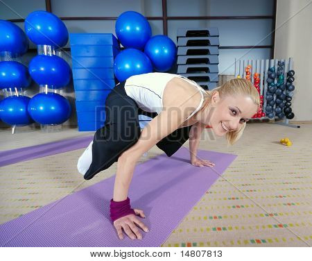 handstand sobre yoga mate