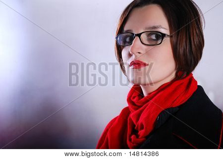Portrait einer jungen Wonam tragen rot Schal