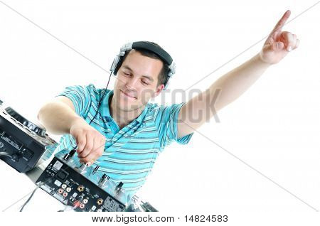 mladý dj muž se sluchátky a kompaktní disk dj zařízení