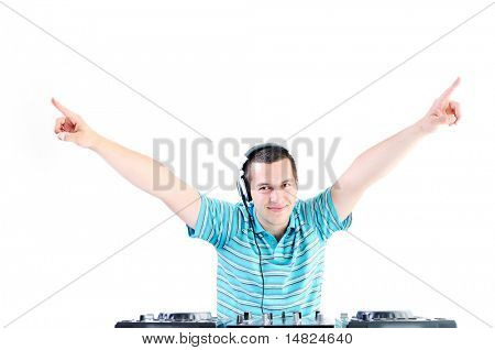 mladý dj muž se sluchátky a kompaktní disk dj zařízení